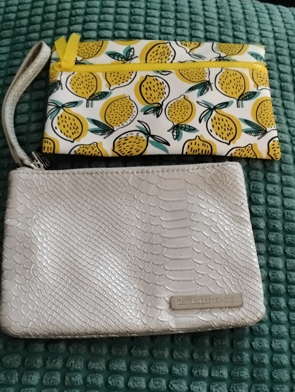 Rodan + Fields Cream Textured Wristlet with Yellow Lemon Print Pouch